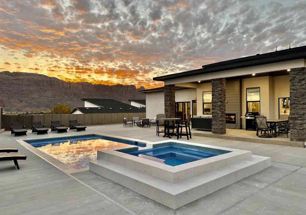 Moab South Valley House | Desert Horizon Retreat 4 Bedroom Luxury Villa - Pool, Hot Tub & Panoramic Views