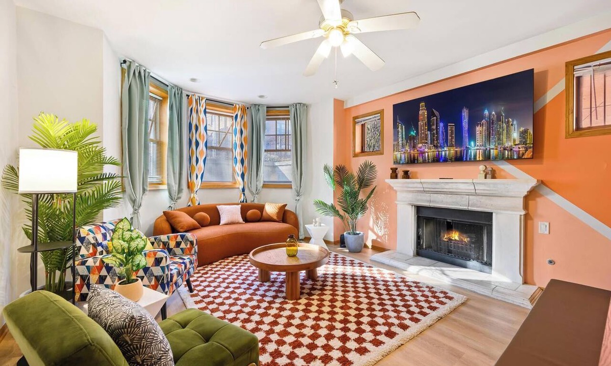 Wicker Park Apartment | Designer Apt, Billiards, Private Patio, 1 Parking