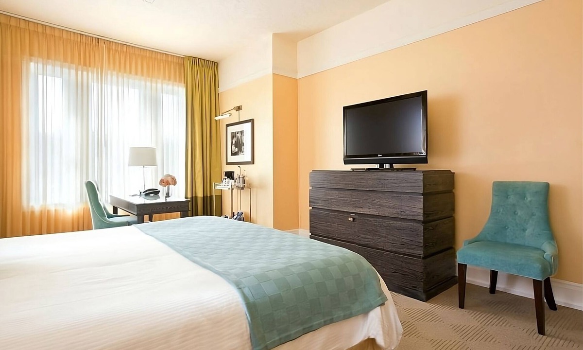 Goose Hollow Hotel | Discover Portland's Culture and Cuisine from a Vintage Hotel, Pet Friendly!