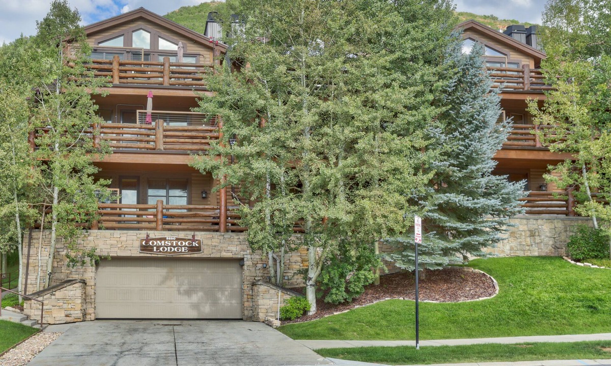 Deer Valley Condo | Discover Your Ideal Condo Escape: Free Shuttle, Private Hot Tub & BBQ Await!