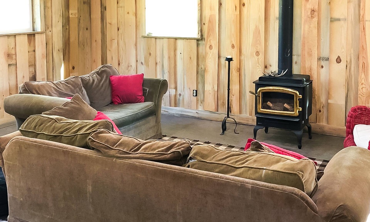 Northport Cabin | Dog-friendly 20-acre glamping camp with 2 cabins & firepit - near Columbia River
