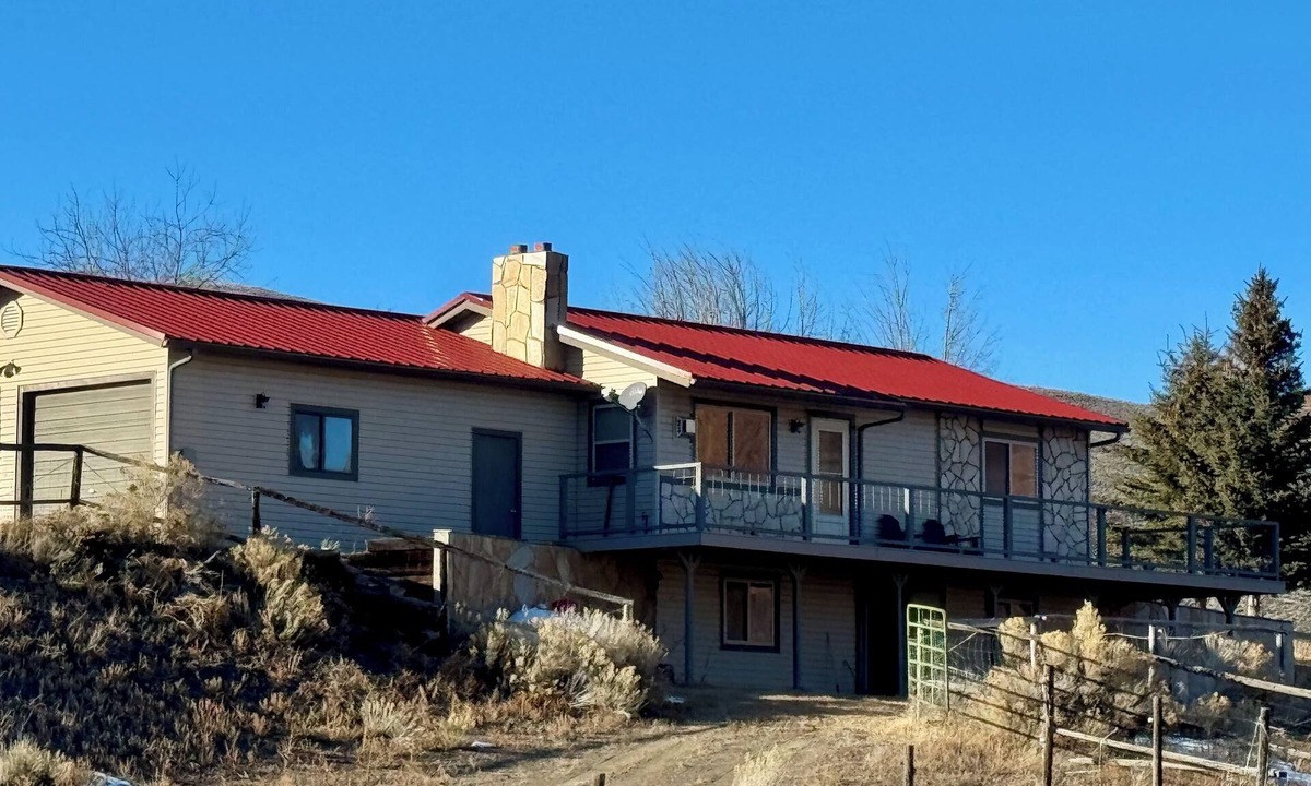 Custer County House | Dog friendly 3-bedroom house in beautiful Challis for your mountain getaway!