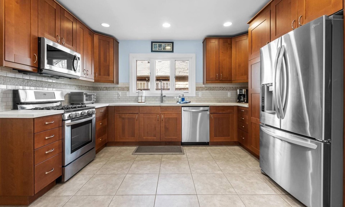 North End House | DOG FRIENDLY & EPIC Location! Walk 2 Blocks to Hyde Park | Cozy Up by the Fireplace!