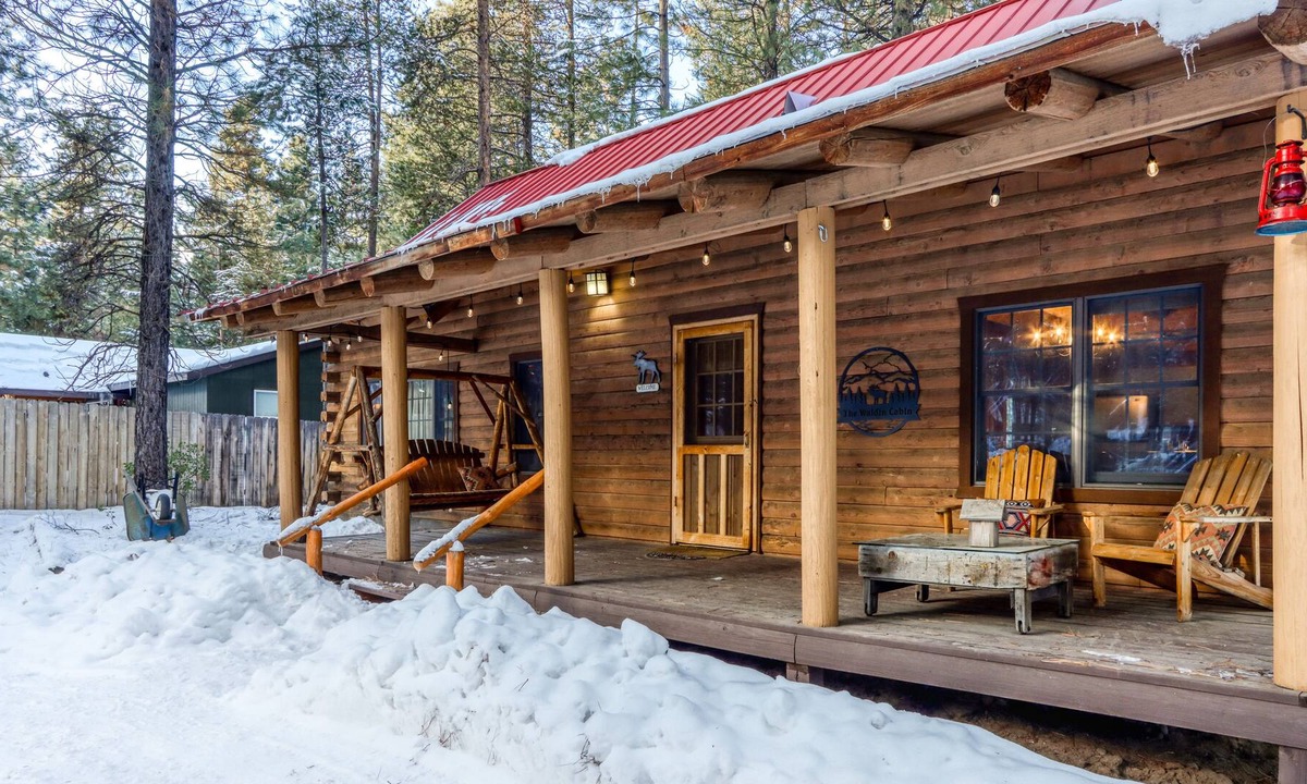 Three Rivers Cabin | Dog-friendly log cabin with a private hot tub, washer/dryer, full kitchen, deck