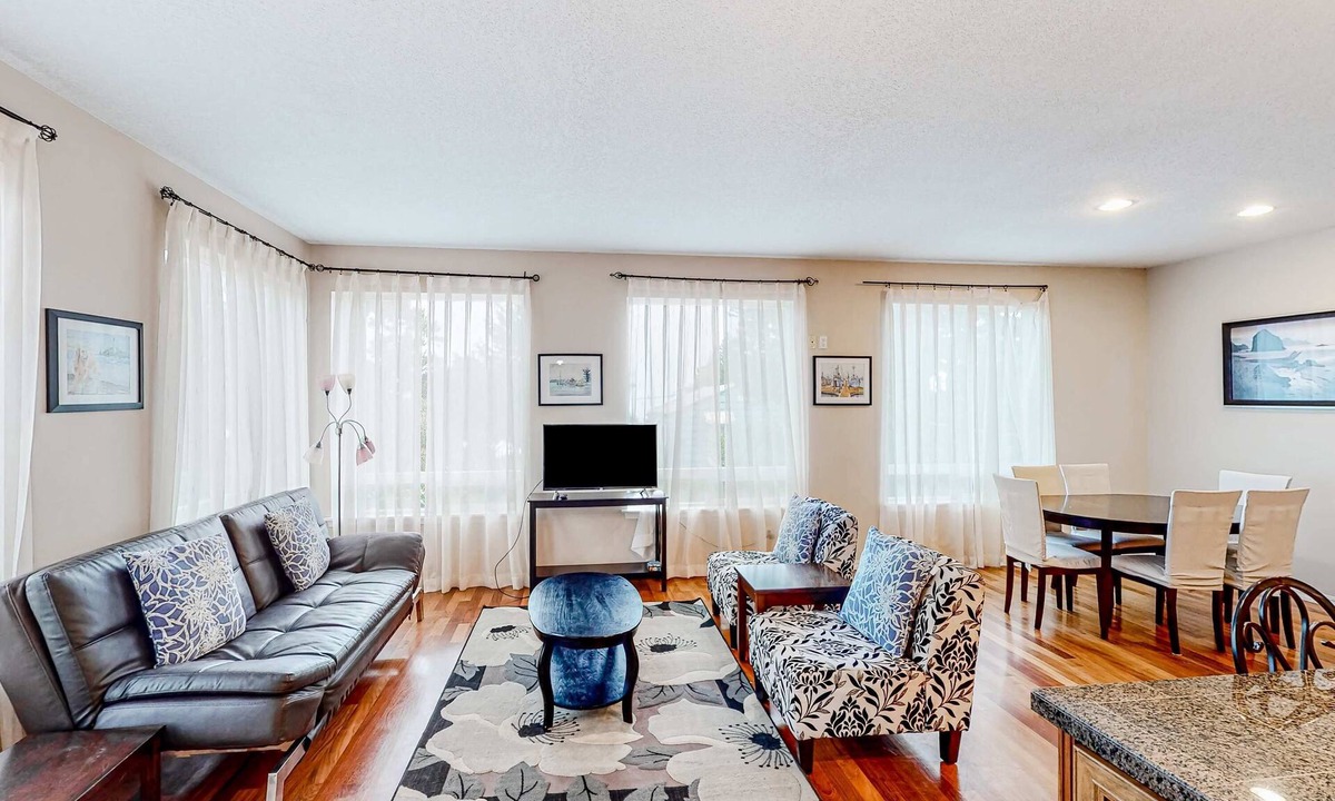 Agate Beach House | Dog-friendly sound-front cottage with fireplace, deck, lawn, beach access, & W/D