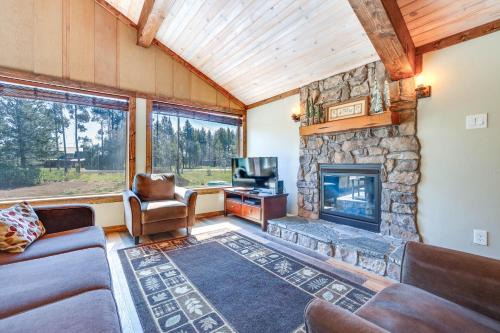 Donnelly House | Donnelly Cabin w/Fire Pit: 5 Mi to Boat & Ski!