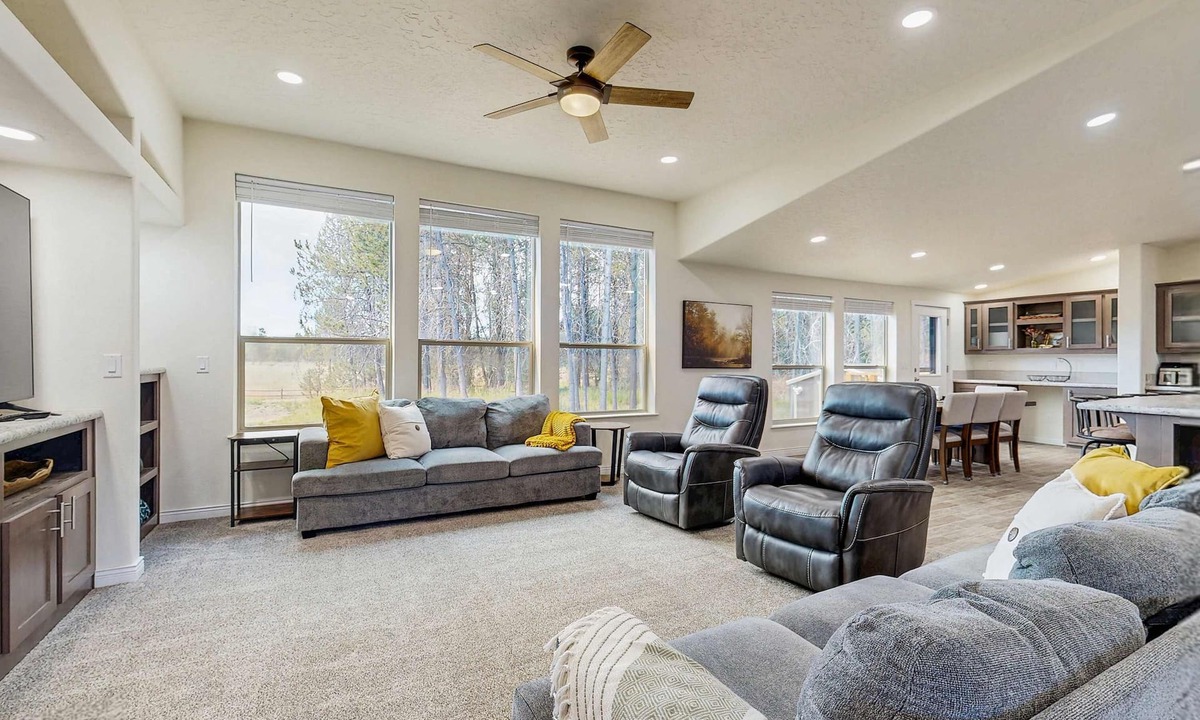 Fir Grove Estates Cabin | Donnelly Home, Hot Tub, AC, Fire Pit,Extra Parking