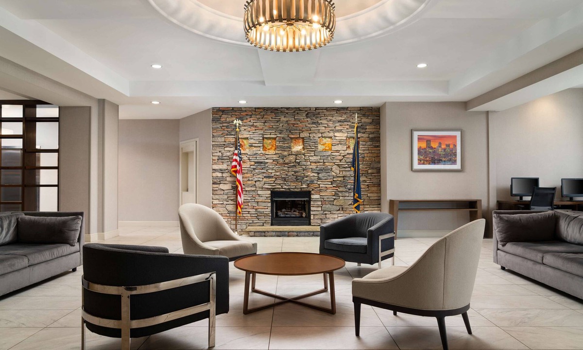 Moon Township Hotel | DoubleTree by Hilton Pittsburgh Airport