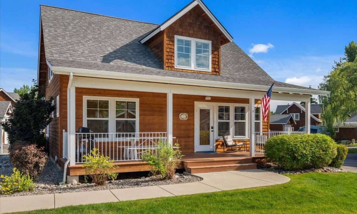 Dover Bay House | Dover Bay Retreat | Near Lake | Sleeps 10