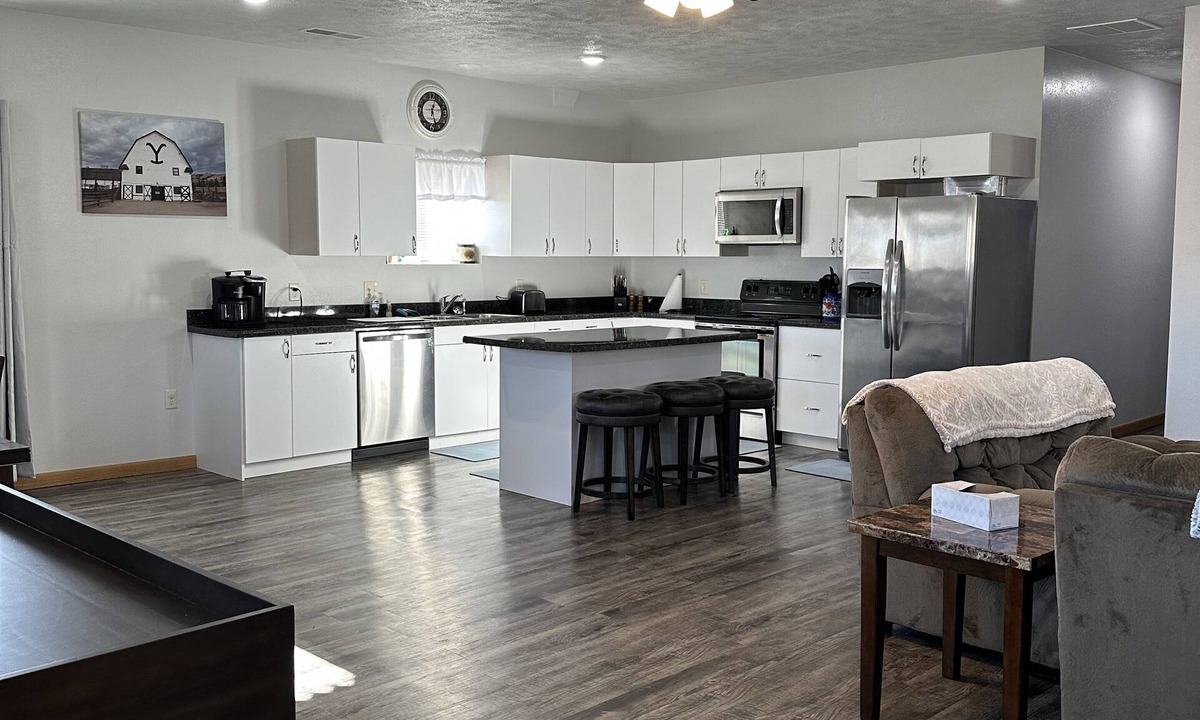 Stanton Apartment | Downtown 2 Bedroom in Stanton