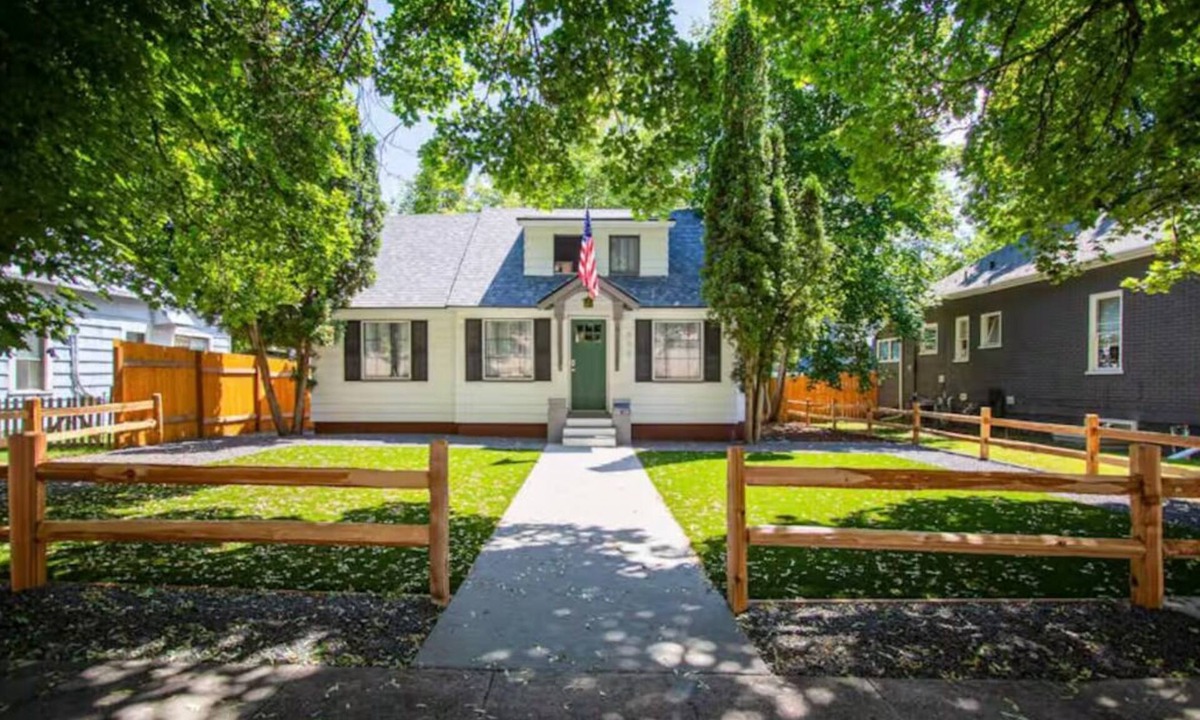 Garden District House | Downtown CDA Retreat – Walk to Lake, Shops+ Dining