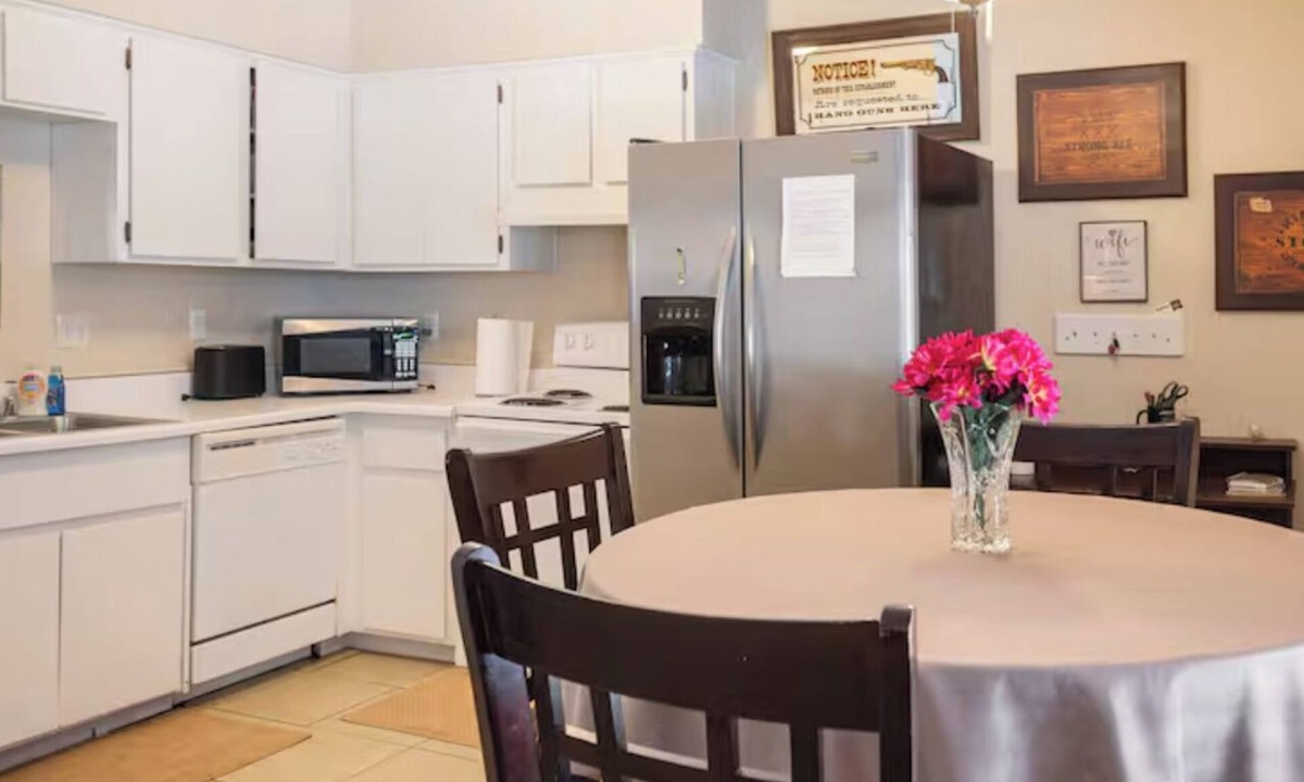 Laughlin House | Downtown Laughlin, Steps to the Casinos & River, Pet Friendly Monthly rental