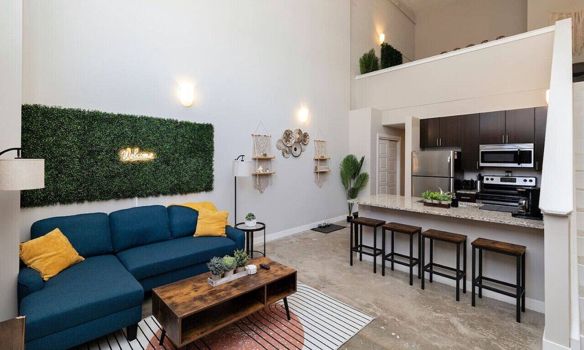 Downtown Des Moines Apartment | Downtown Loft Livin` | 2BD/2BR - Downtown DSM