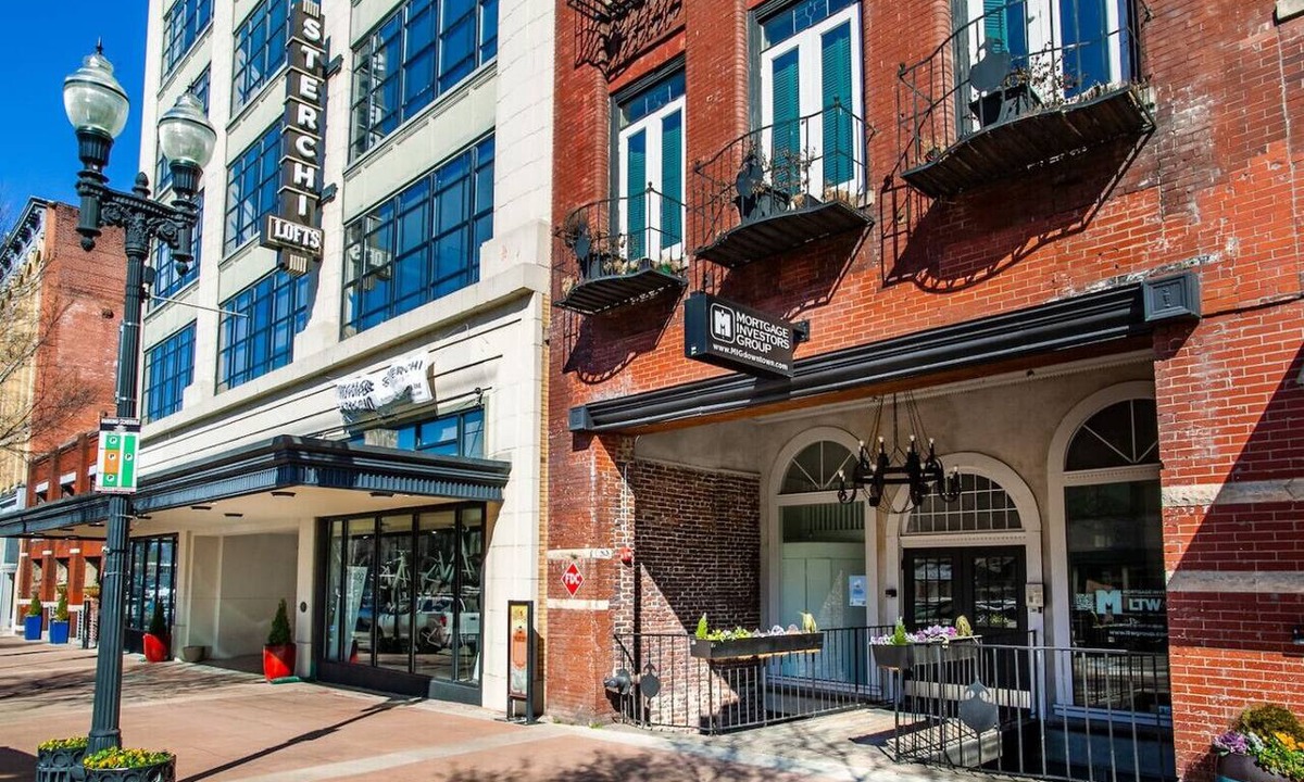 Old City Condo | Downtown Loft w/Parking, Fitness & Movie room
