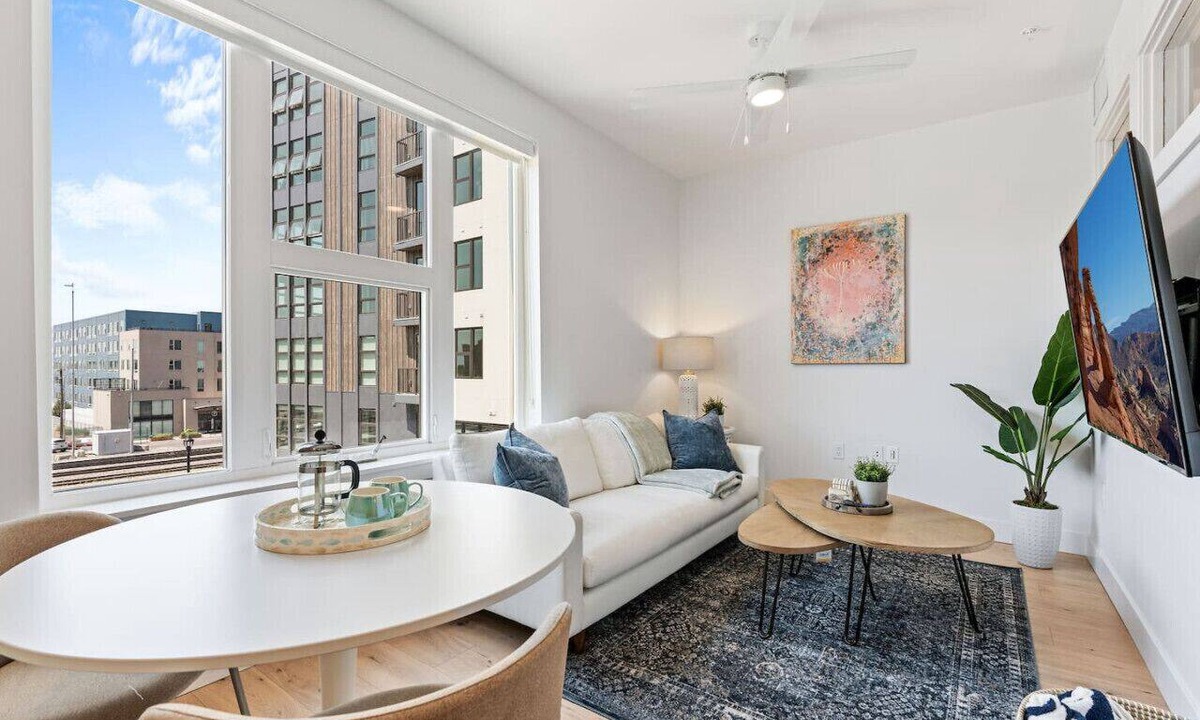 Downtown Salt Lake City Apartment | Downtown Luxury 1BD- Pool/Spa/Bowl/Golf/Gym/Parkng