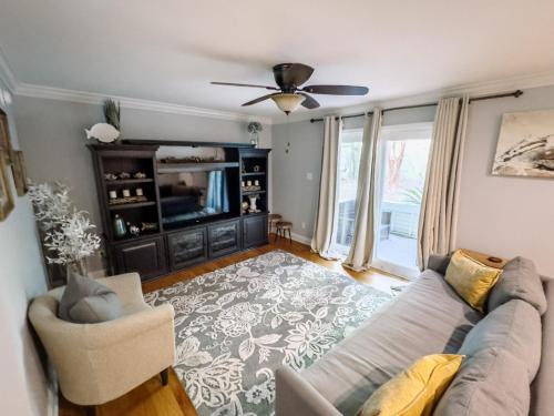 Biloxi House | Downtown Ocean Springs 2 bedroom 2 and half bath with garage