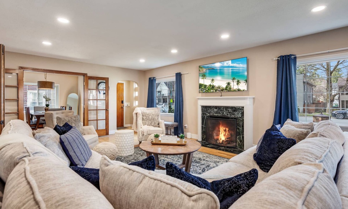 Garden District House | Downtown perfection! Newly updated! Family & Pet Friendly! Sleeps 11!