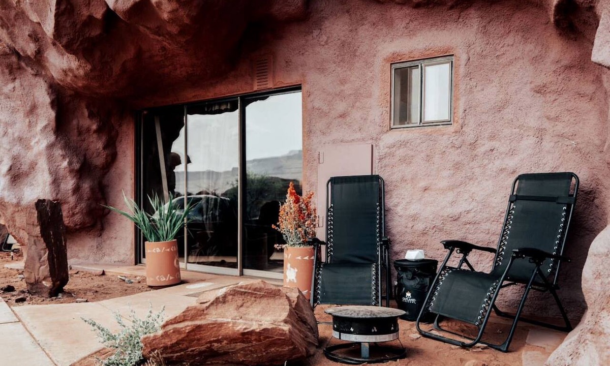 Moab Cabin | Dreamy Cave for Adventure Lovers with Incredible Night Sky Views and Close to Awesome Outdoor Activities in Moab, utah