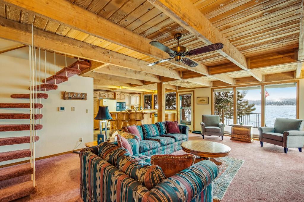 McCall House | E Lake Retreat