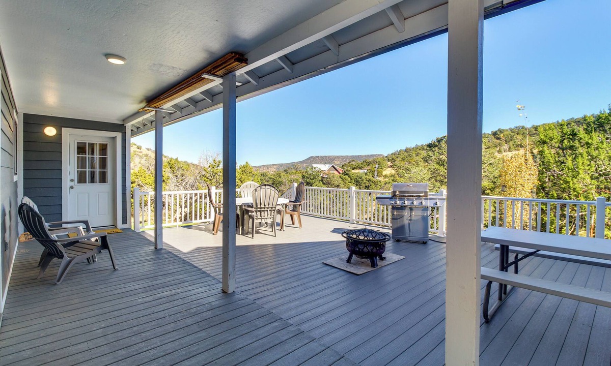 Springerville Cottage | Eagar Vacation Rental Home w/Spacious Deck!