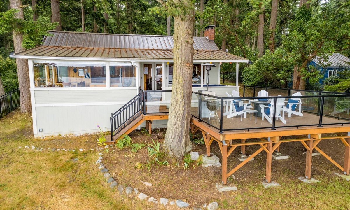 Freeland House | Eagle Beach Retreat by AvantStay | Waterfront Home