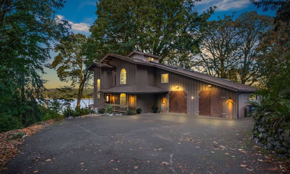 Gig Harbor House | Eagle's Lookout Lodge w/Hot Tub