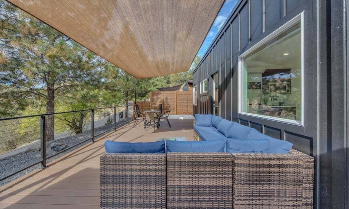 Madras House | Eagles Landing Tiny Home - B03 - Hot Tub