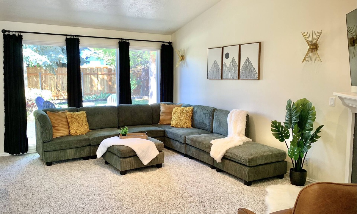 Eagle House | Eagle’s Treasure ~ Games, Comfort, & Great Location for the perfect stay!