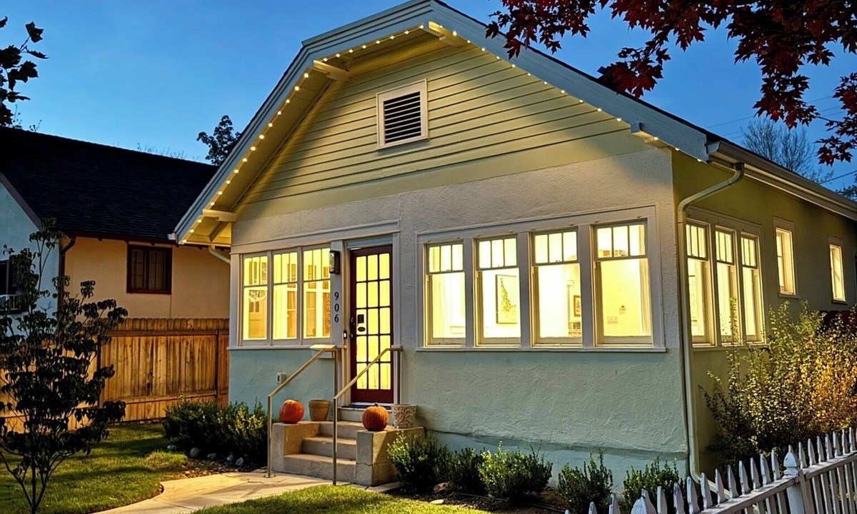East End House | East End Cottage, History meets Luxury.