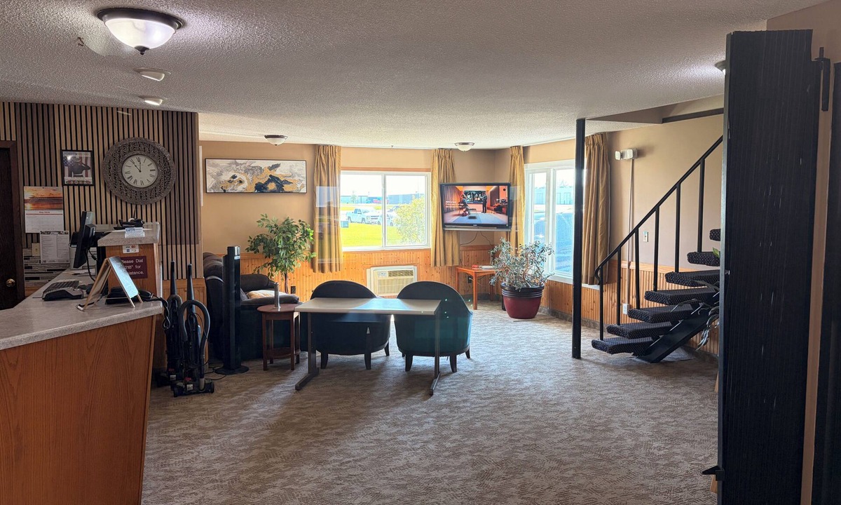 East Grand Forks Hotel | East Grand Inn Grand Forks ND I 29