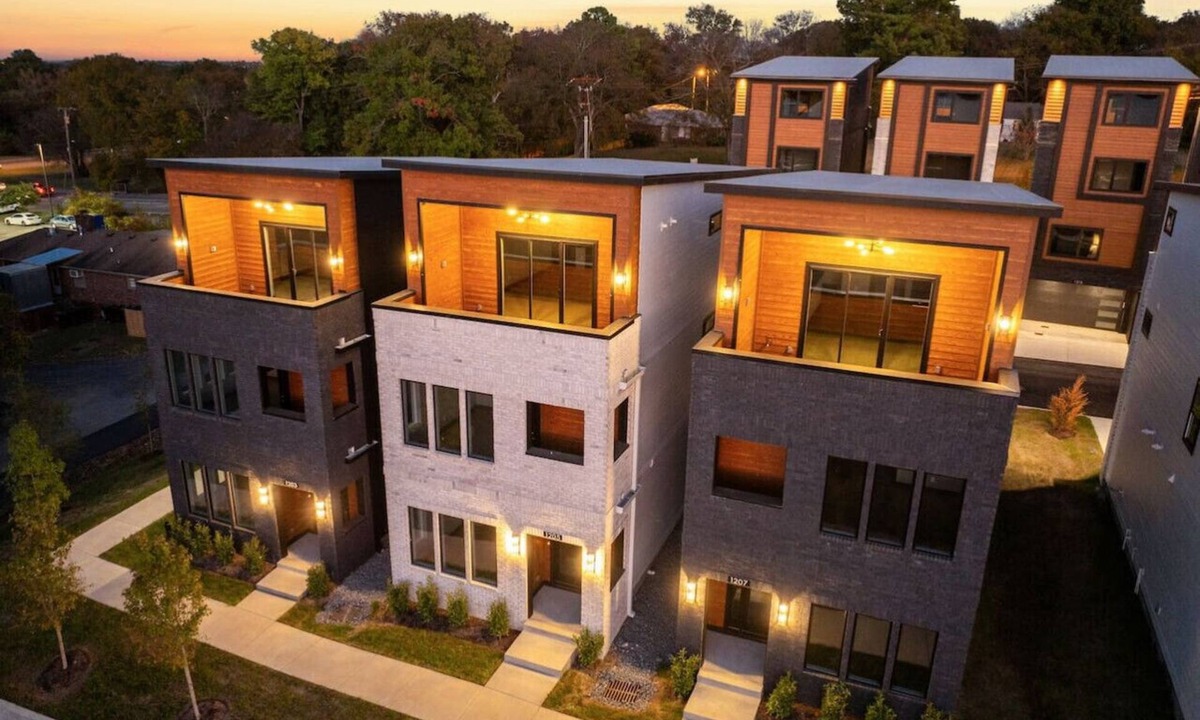 Madison House | East Nash Luxury Escape w/Rooftop Deck-Sleeps 12!