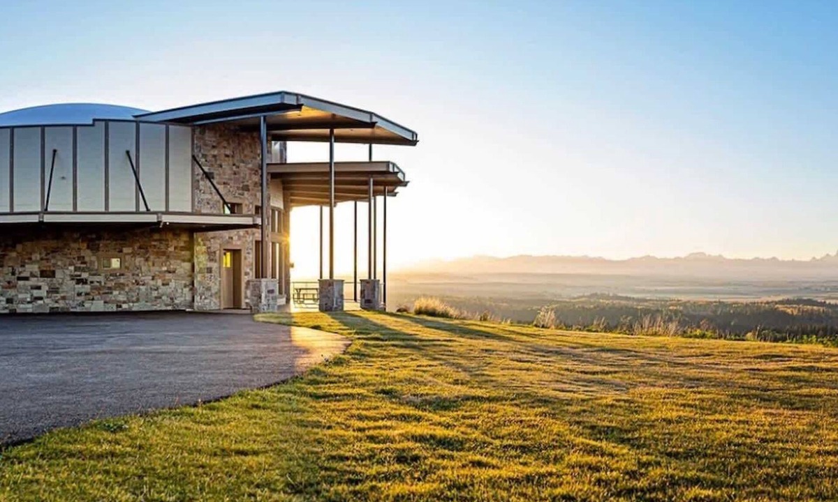 Ashton Cabin | East Ultimate Retreat- 1 hr to Yellowstone- Hot tub+Theater+Pool Table+Air Hockey+Shuffleboard+GameRoom+SecretKidsRoom+TetonViews
