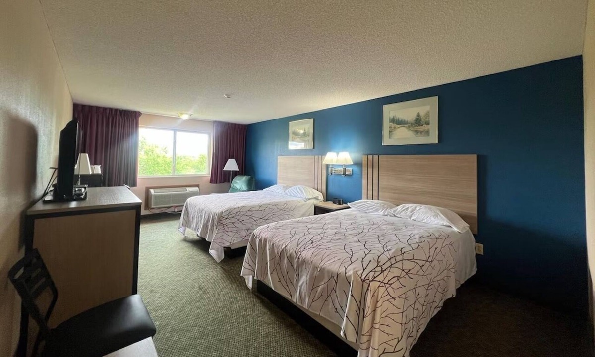 Marysville Hotel | Easy Access to Local Dining & Attractions | Free Parking | Deluxe 2 Queen Beds