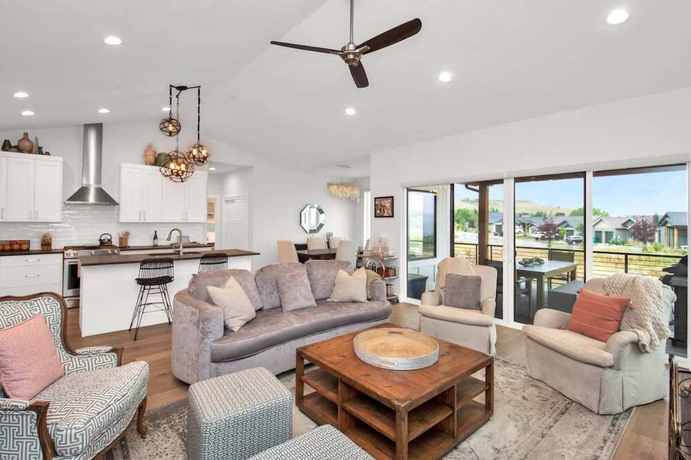 Wolf Creek House | Eden Mountain Oasis: Hot Tub & Stunning Views