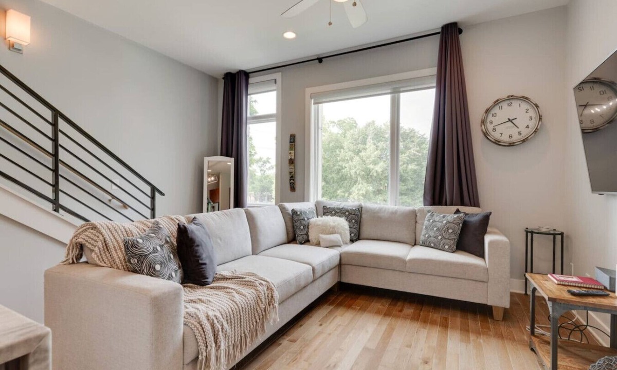 Edgehill House | Edgehill Rooftop Lounge | Sleeps 10| 2 King Suites