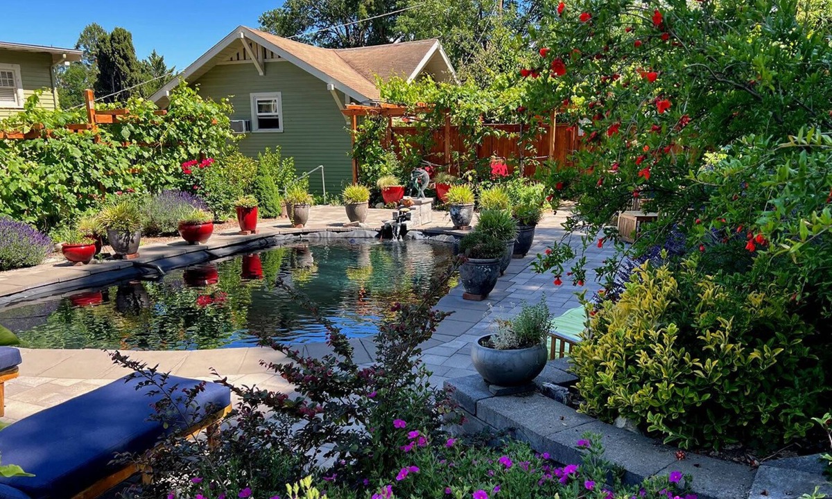 Ashland Cottage | Edward Gorey Cottage, walk to town