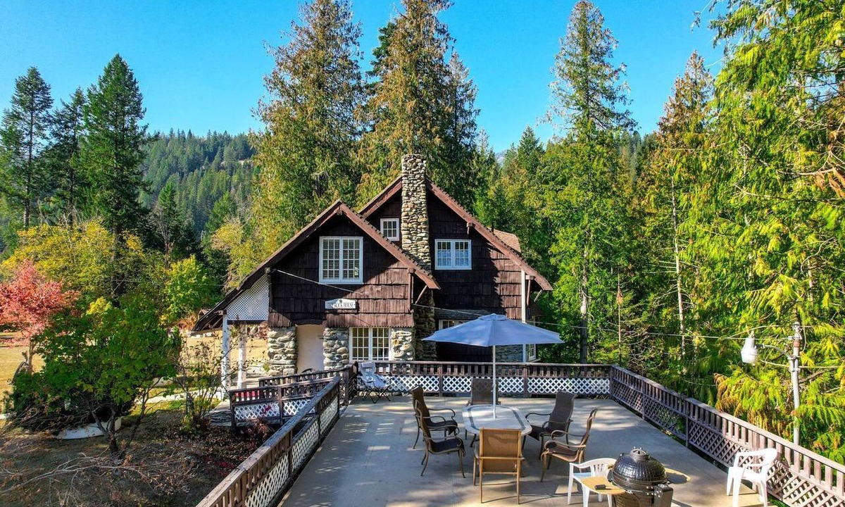Metaline Falls Cabin | Elegance by the River: Classic Rental with Scenic Views in Metaline Falls, WA