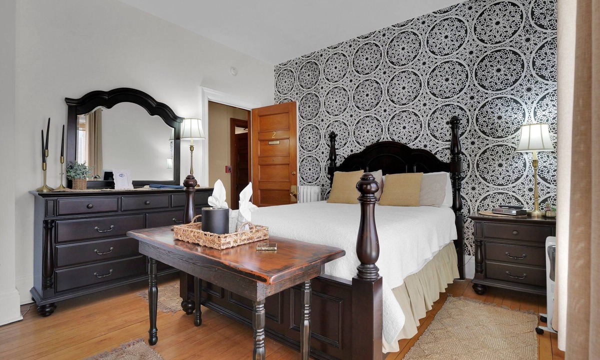 Olean Bed & Breakfast | Elegant Decor, Plush Bedding! Maya Angelou Room