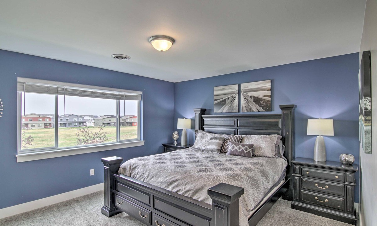 Bozeman House | "Elegant Escape" (KING BED) Minutes From Downtown