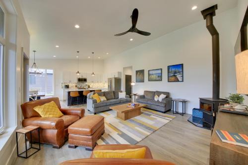 Priest River House | Elegant Priest Lake Townhome ~ 1 Mi From Lake