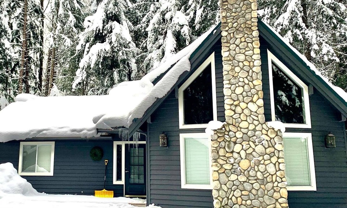 Enumclaw House | Elk Meadow Chalet - Premier Mountain Home - Mt Rainier & Crystal Mountain