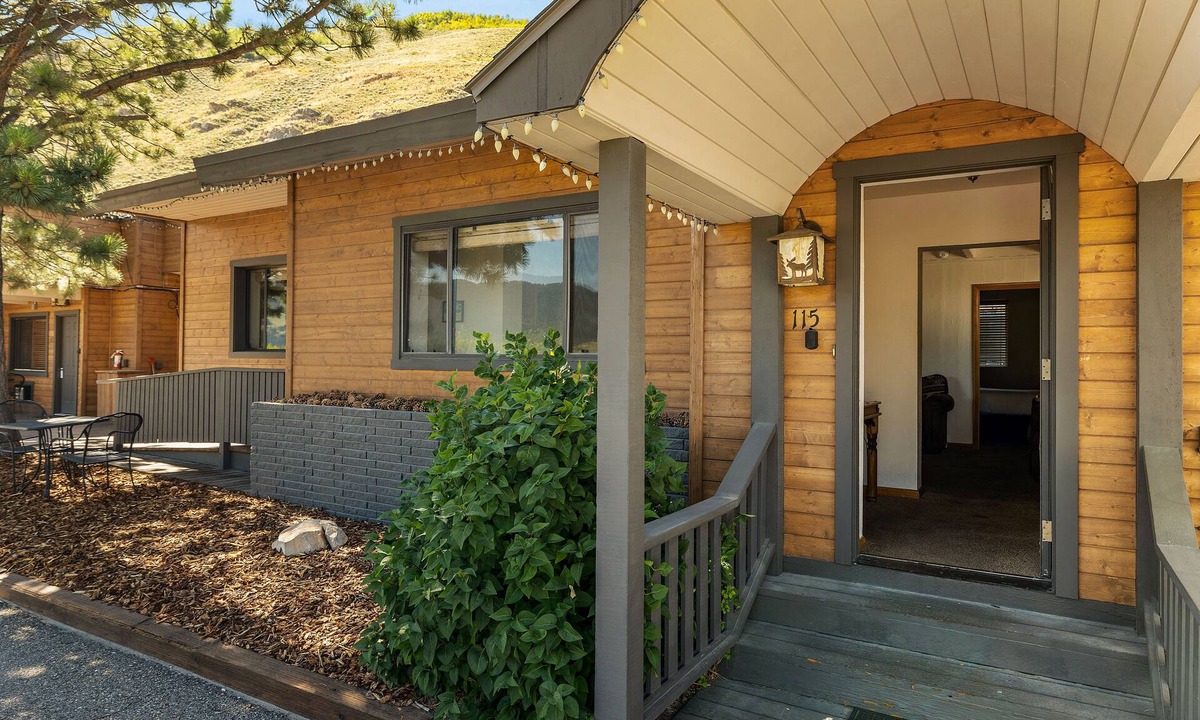 Jackson Hole Hotel | Elk Refuge Inn