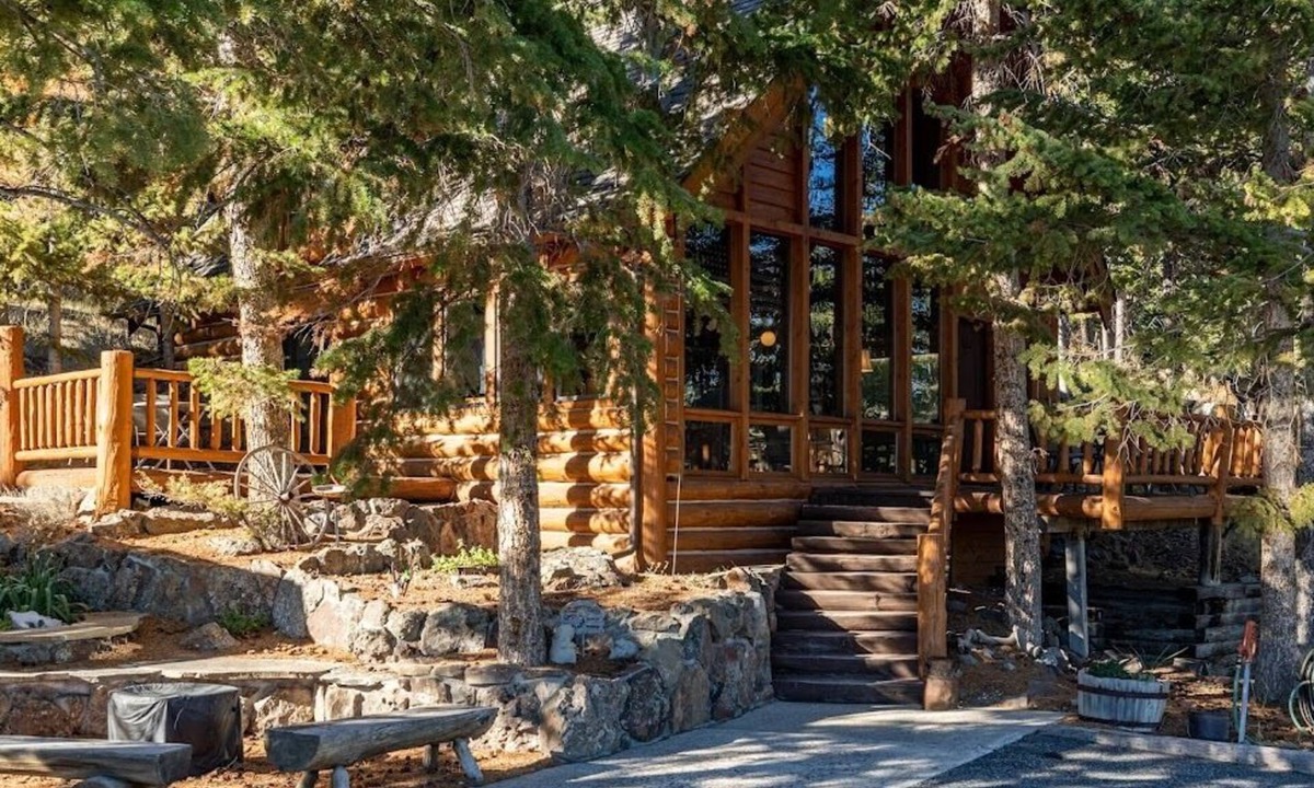 Wapiti Cabin | Elk Road Cabin- Mountain Views, Public Land Access, Large outdoor Spaces