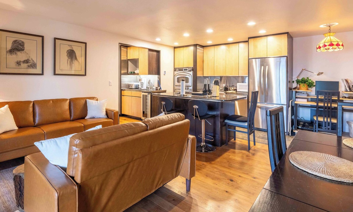 Elkhorn Village Condo | Elkhorn Retreat: Condo with Pond Views, Pool & Pet-Friendly
