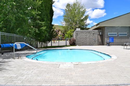 Elkhorn Village Apartment | Elkhorn Studio Condo - The Clocktower