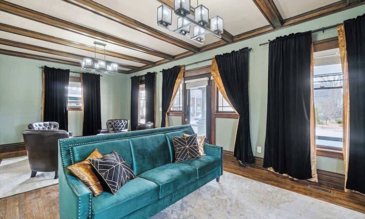 Lansing House | Emerald Square I 4 King Beds I 3 Bath I Loft Area