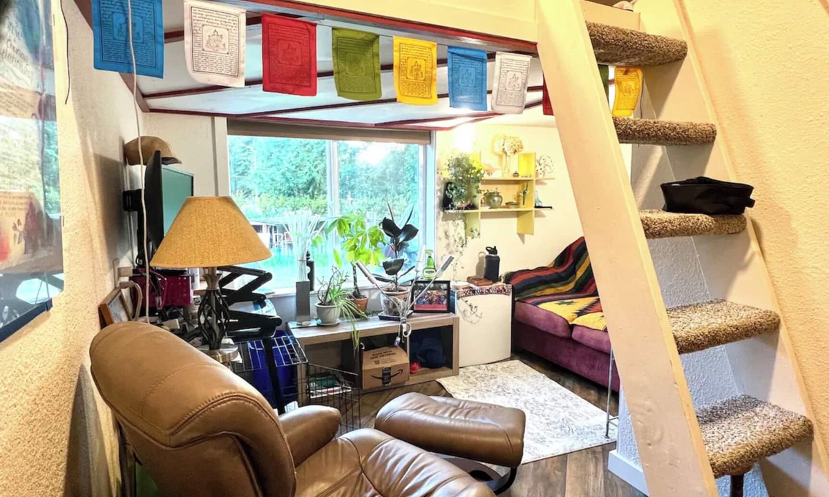 Rollingbay Apartment | Enjoy SaunaShower, HotTub, and eBikes amongst the Meadows - sleep up to 4!
