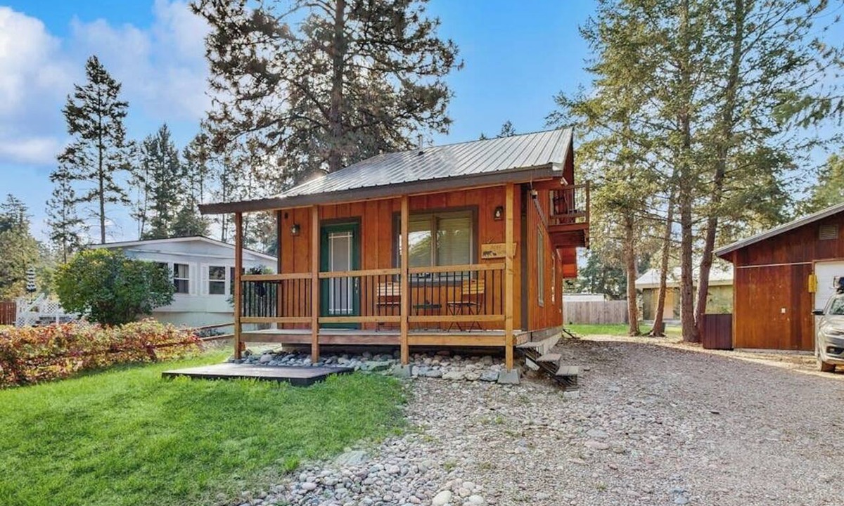 Woods Bay House | Enjoy two separate cabins, pet friendly, firepit, 5 min to Lake, fly-fishing
