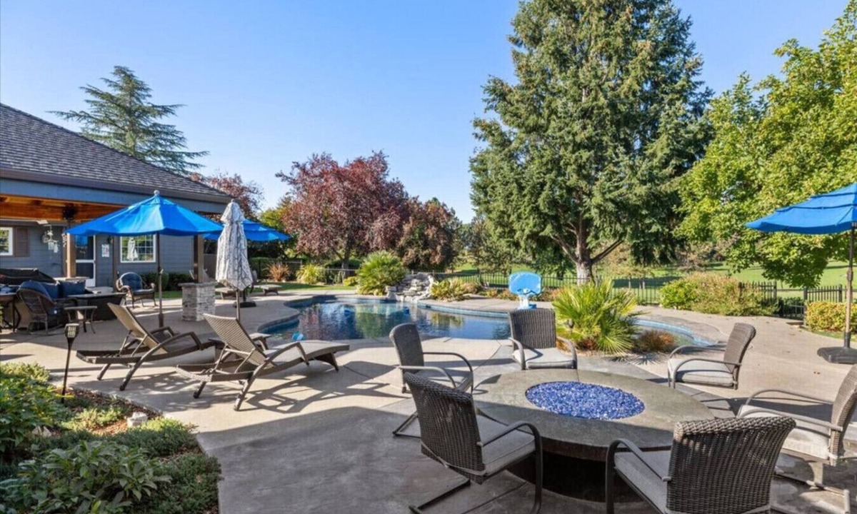 Medford House | Entertainment Home on Golf Course - Hot Tub/Pool