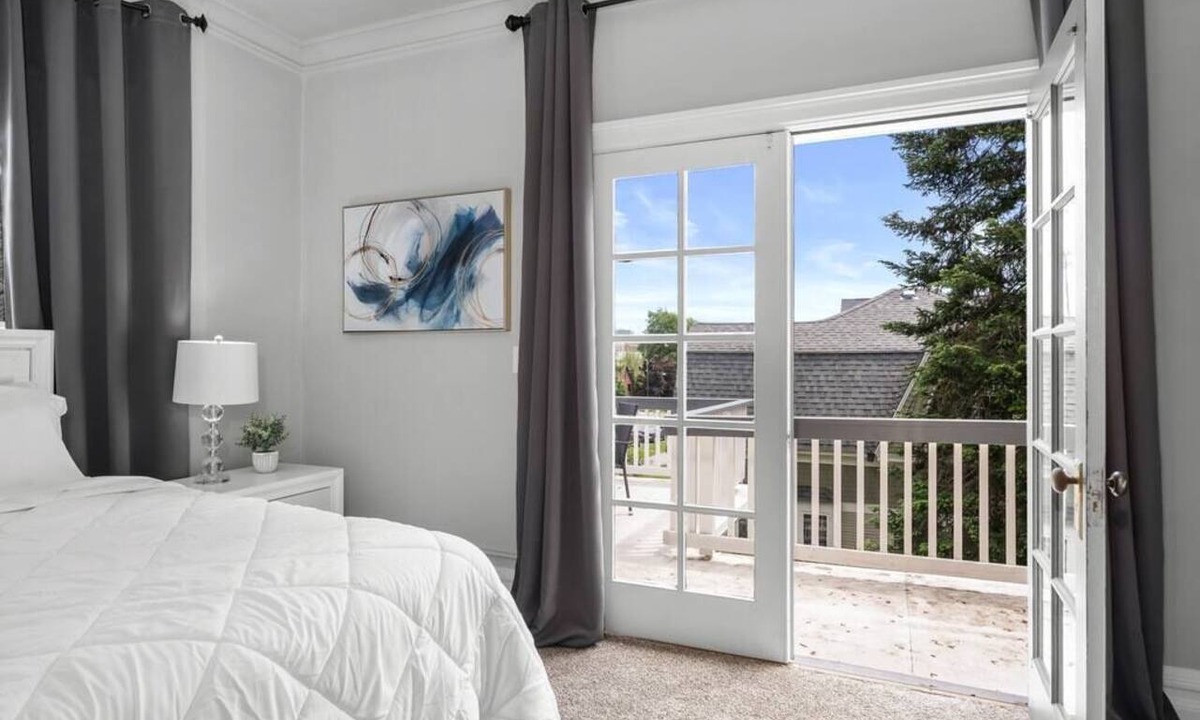 Spokane Apartment | Entire 2nd and 3rd level of Spacious Historic Home